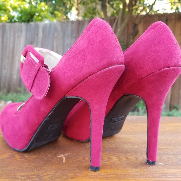 Madeline Women's Size 8 1/2 Red Faux Suede Platform Round Toe Heel with Buckles - Picture 4 of 8